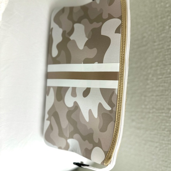 Haute Shore Neoprene Tote Cosmetic Eyeglass Wallet Wristlet Set Beach Lake - Picture 8 of 16